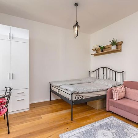 Cozy Quiet New Apartment In Karlin Square Prága Kültér fotó